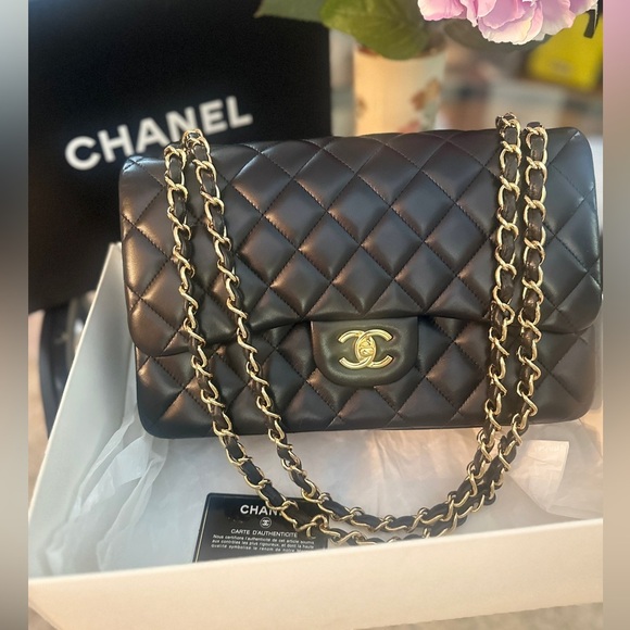 Authentic Lambskin Jumbo Classic Double Flap Bag GHW - Picture 3 of 16